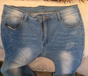 Source Unknown Women's High Rise Light Wash Distressed Jeans